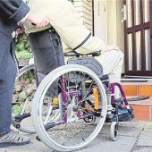 Hilfe für Rollstuhlfahrer