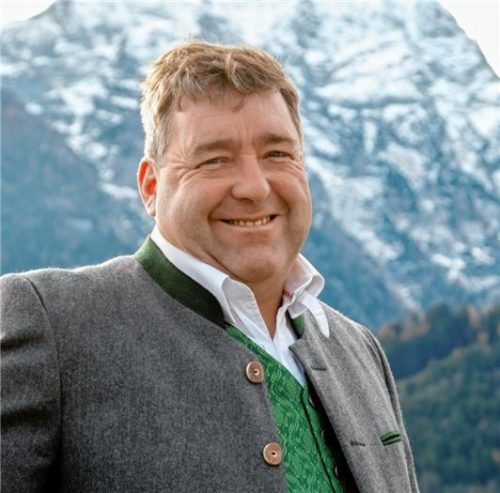 Sepp Lausch ist seit Jahrzehnten kommunalpolitisch aktiv und in den Ortsvereinen engagiert – jetzt will er Bürgermeister in Großkarolinenfeld werden.Foto re