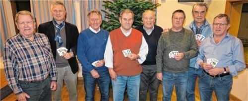 Siegerfoto: Hans König, Bürgermeister Richard Richter, Helmut Walter, Sebastian Mitterer, Sepp Weindl, Paul Wolff, Sepp Steinsailer und Spielleiter Anton Stahuber (von links). Foto  Baumann