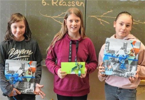 Siegerin Miriam Emberger zwischen Paul Hiermannberger (links) und Julia Kapsecker.Foto Jaensch