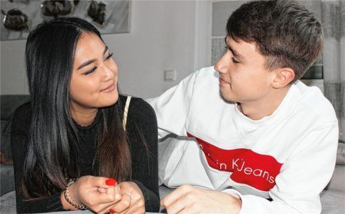 Sonja Felber und Pascal Schön sind nicht nur in der Faschingszeit ein (Prinzen-)Paar: Die beiden Waldkraiburger kennen sich seit Jahren und sind schwer verliebt. Foto  Huckemeyer