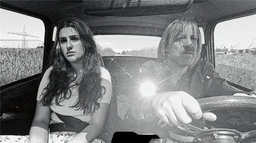 Sterbewillige (Antonia Gottwald) und Auftragsmörder (Hilmar Henjes): Er ist im Film der „Abschiedgebende“, sie die „Abschiednehmende“.Fotos  Peter Ludwig