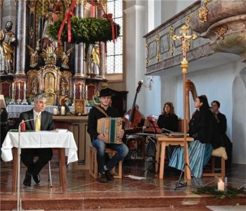 Stimmungsvoll: Mit ihren Klängen lud die KLB Babensham auch die Zuschauer zum Mitsingen ein.Foto re