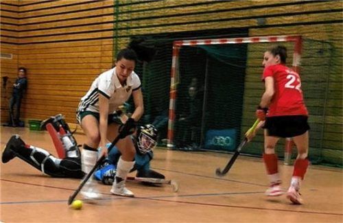 Torschützin Valentina Labonte vor dem Mannheimer Tor (am Ball).Foto Weiß