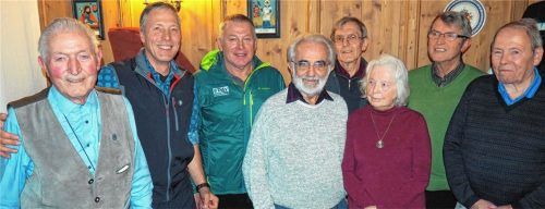 Treue Mitglieder: Hans Raffler, Fritz Gottwald, Schorsch Strahlhuber, Theo Hecht, Rupert Lindauer, Elisabeth Hecht, Werner Altinger, Helmut Sageder (von links). Foto Weithofer