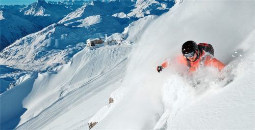 Über Nacht wird das Skigebiet St. Anton am Arlberg vom Pisten- zum Powdertraum. Foto  TVB St. Anton am arlberg