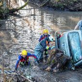 Beifahrer ertrinkt in Weiher