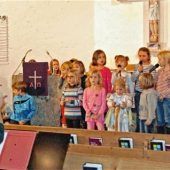 Kinder proben Singspiel