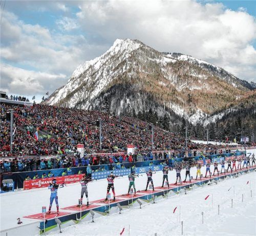 Voll besetzte Tribünen vor Traumkulisse – das ist der Biathlon-Weltcup in Ruhpolding. Foto Weitz