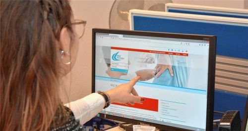 Von A wie Apotheke bis V wie Volkshochschule finden Landkreisbürger alles wichtige zum Thema Gesundheit auf der neuen Internetplattform des Landratsamts. Dazu gehören auch Informationen über die Medizinischen Versorgungszentren. Foto  Enzinger