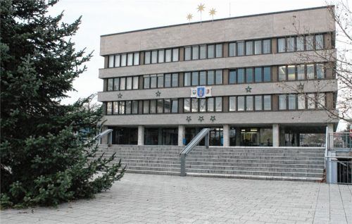 Vor genau einem Jahr sprach sich der Stadtrat für den Neubau eines Rathauses aus. Angesichts der rückläufigen Gewerbesteuer müsse man bei künftigen Maßnahmen Prioritäten setzen, heißt es nun bei der CSU-Fraktion.Foto  Lohmann