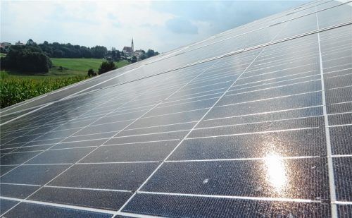 Vor sechs Jahren wurde die Fotovoltaikanlage zur Eigenstromerzeugung installiert. Die Anschaffungskosten haben sich bereits amortisiert. Foto Enzinger