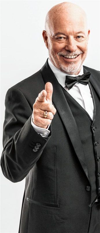 Vorfreude auf einen großartigen Tag: Bill Mockridge präsentiert in Rosenheim Hollywood-Hits.Foto  Breuer