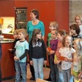 „Mitti“-Kinder besuchen Senioren