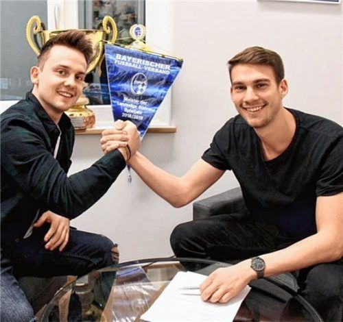 Wasserburgs Abteilungsleiter Kevin Klammer (links) mit Maxi Höhensteiger. Foto  Stürmlinger