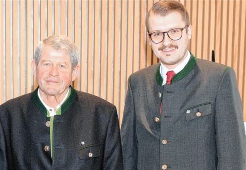 Wechsel im Kreistag: Helmut-Josef Freund (rechts) übernimmt das Mandat von seinem Vater Helmut Freund. Foto re