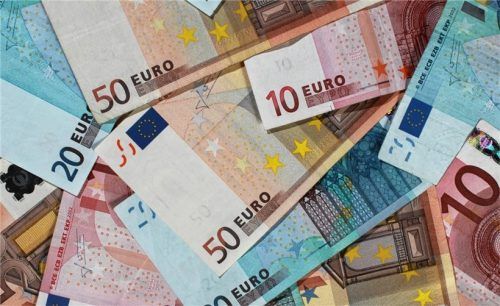 Wie hoch die genaue Summe ist, die eine 47-jährige Angeklagte aus Bad Aibling veruntreut hat, konnte bislang nicht ermittelt werden. Foto  dpa