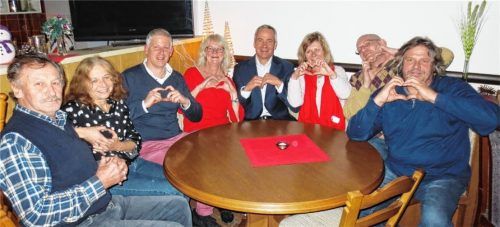 Wollen ein Herz für Ampfing zeigen: Die Liste der SPD mit Nikolaus Lackermayr, Christine Bauer Salomon, Stefan Laub, Angela Vogel, Rainer Himmelsbach, Roswitha Reisinger, Thomas Kaiser und Bernhard Vogel (von links).Foto Stettner