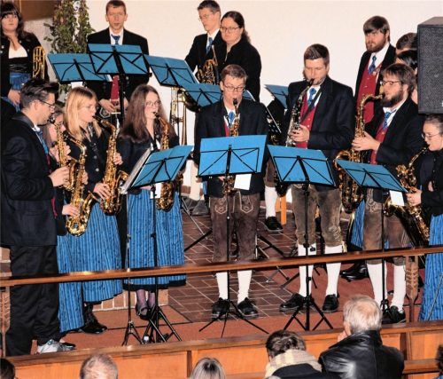 Ziemlich rockig trug das Saxofonensemble „Jingle Bell Rock“ vor.Foto Friedrich