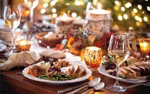 Zu deftigen Hauptgerichten passen kräftige Weine mit Aromen von Früchten und Gewürzen. Foto Liliboas/istockphoto.com/Vinho Verde & Weine aus der Region Verona/akz-o