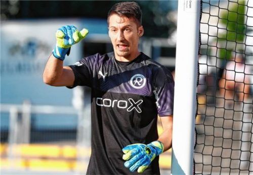 1860-Torwart Alin Goia fällt lange verletzt aus.Foto Kolb