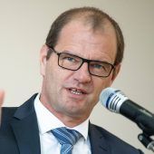 50Hertz-Chef: Windkraftanlagen in Einflugschneisen bauen