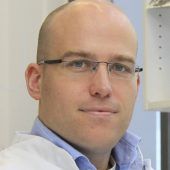 „Auf keinen Fall in die Hand niesen!“