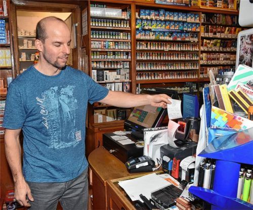 Ärger über Bon-Pflicht: „Absolut sinnfrei“ findet Adrian Brucker die neue Regelung. Foto Schlecker