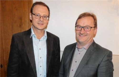 Als gemeinsamer Bürgermeisterkandidat von Bürgergruppe und Freien Wählern geht Gerhard Wirnshofer (rechts) ins Rennen um den Chefsessel im Rathaus. Neben ihm Zweiter Bürgermeister Robert Muggenhamer.Foto Müller