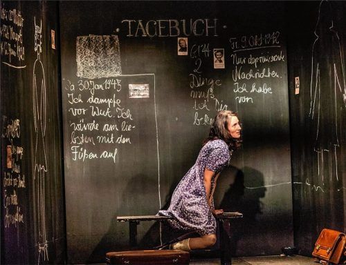 Anne Frank wollte ein Mädchen sein. In Erinnerung blieb sie als Zeugin des Nazi-Terrors. In Wasserburg bringt Annett Segerer den Menschen wieder zum Vorschein. Foto lamm