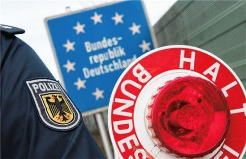 Auf der Inntalautobahn nahe Kiefersfelden stoppten Bundespolizeiosten das Taxi aus Österreich.Foto Bundespolizei