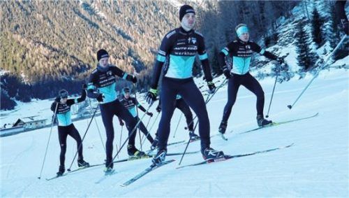 Auf ungewohntem Terrain unterwegs: Die Radsportler vom Team Auto Eder Bayern.