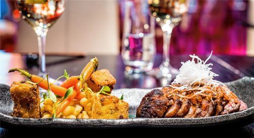 Bei einer Weihnachtsfeier oder einem Familienessen im Restaurant darf es gerne etwas Besonderes sein.Foto dpa