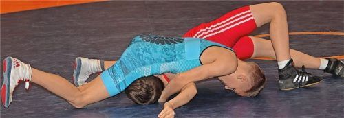 Bot wieder eine ausgezeichnete Leistung und wurde mit Gold und Silber belohnt: TVT-Nachwuchstalent Justin Flemmer (blaues Trikot). Foto  Wittenzellner