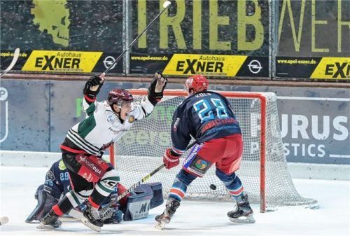Da war die Eishockey-Welt noch in Ordnung: Enrico Henriquez jubelt über das 3:3 in Selb und sein zweites Unterzahltor am Wochenende.