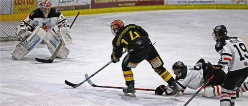 Das 1:2-Anschlusstor für die Aibdogs durch Ludwig Obergschwendtner (14). Foto  Habermann