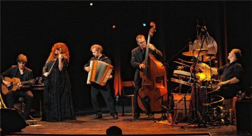 Das Martina-Eisenreich-Quintett (im Bild) gastiert am kommenden Samstag im Rathaussaal in Wasserburg. Mit dabei ist Ulrich Haider am Horn. Foto RE