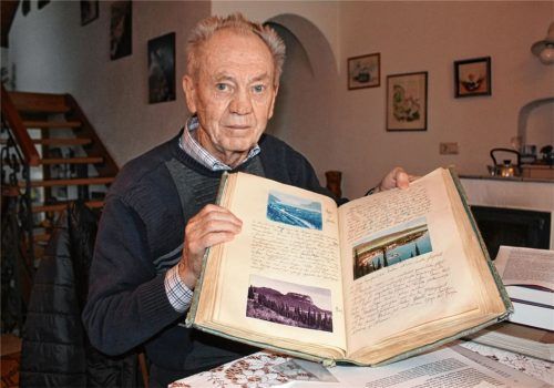 Der Enkel, Sepp Brandl, mit einem Band der Reiseerinnerungen von Johann Nepomuk Brandl.Foto Sutherland