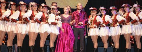 Des Faschings schönste Seiten: Franziska II. und Philip I. mit ihrer Garde. Fotos Rehberg