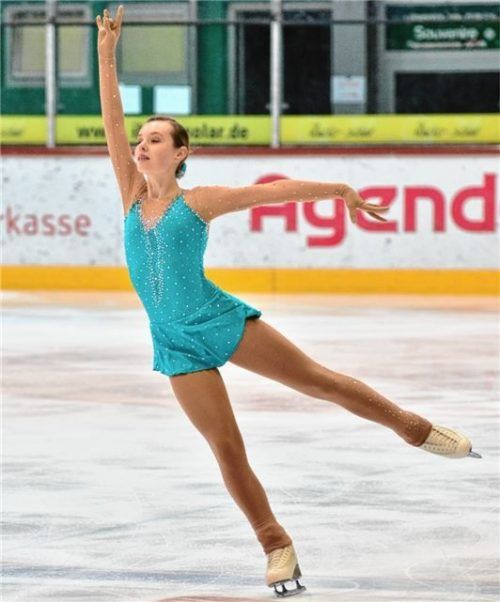 Deutsche Jugendmeisterin im Eiskunstlauf: Chiara Höhensteiger vom SV Pang. Fotos  Kreitmeier