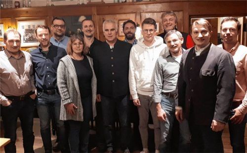 Die CSU-Kandidaten für die Gemeinderatswahl: (von links) Georg Daxenberger, Christian Huber, Markus Weiß, Sabine Reiter, Hans Schuster, Josef Kink, Andreas Lauber, Georg Prankl, Robert Kailer, Josef Heinrichsberger, Peter Mayer und Hans Riedl.Foto Stübl
