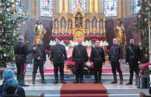 Die Donkosaken sangen in der Kraiburger Marktkirche.Foto Rath