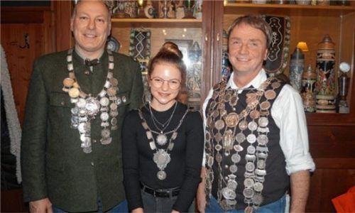 Die drei Schützenkönige (von links): Christian Pronold (Luftpistole), Marlene Bauer (Jugend), Helmut Leberfinger (Luftgewehr). Foto re