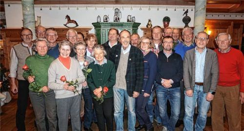Die Geehrten der DAV-Sektion Bergbund Rosenheim. Es konnten Jubilare für 25, 40, 50 und 60 Jahre Mitgliedschaft ausgezeichnet werden.Foto re