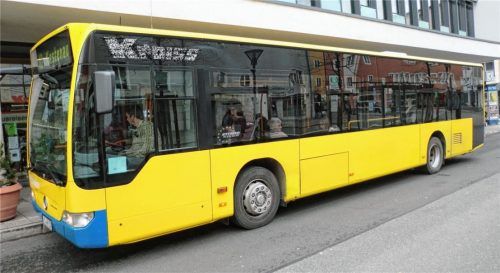 Die gelb-blauen Busse des Stadtverkehrs bald auch in Stephanskirchen? Das will die CSU. Eine bessere Anbindung und einen einfacheren Tarif wollen alle Fraktionen.
