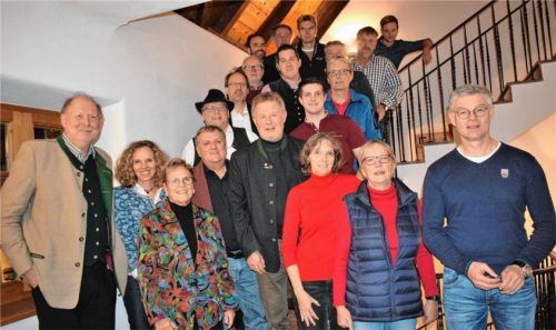 Die Gemeinderatskandidaten auf der SPD-Vorschlagsliste, die von Bürgermeister Claus Pichler (links vorne) angeführt wird.Foto re