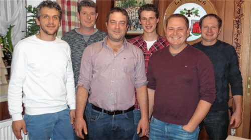 Die gesetzten Kandidaten der CSU- und FW-Liste für Lohkirchen, die in Blockwahl gewählt wurden (von links): Stefan Huber, Manfred Emberger, Thomas Spirkl (Grün), Martin Perseis, Thomas Spirkl (Hinkerding) und Johann Huber. Nicht auf dem Bild: Brigitte Fischer.Foto stettner