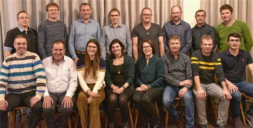 Die Kandidaten der Wählergruppe Gatterberg/Freie Wählergemeinschaft Schönbrunn (vorne von links.): Johann Brand, Lorenz Brandl, Veronika Koch, Margret Göschl, Angelika Holzner, Michael Göschl, Robert Göschl Markus Mühlhuber; (hinten v.l.): Andreas Pflügl, Andreas Rott, Anton Daumoser, Christoph Knollhuber, Robert Grundner, Franz Göschl, Konrad Bernhard, Franz Gerlmaier; nicht im Bild: Lisa Grundner, Franz Grundner Junior. FOTO: hew