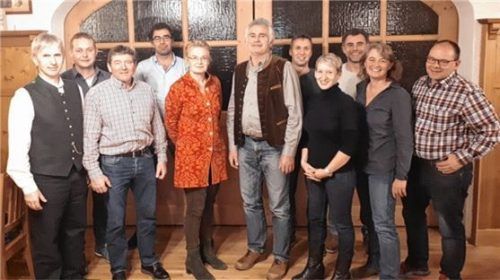 Die Kandidaten: (von links) Michael Linner, Peter Moser, Hermann Rieplhuber, Alexander Murner, Petra Murner, Bürgermeisterkandidat Johann Murner, Konrad Schachner, Stefanie Kästner, Michael Kink, Irmingard Parzinger, Arno Hintermayr.Foto Stübl