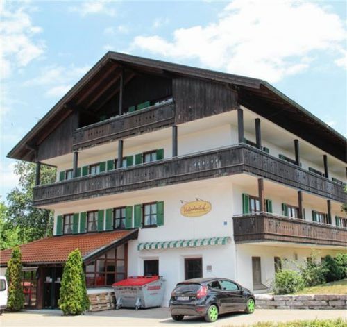 Dieses Seniorenheim in der Chiemseestraße soll einem Mehrfamilienhaus weichen.Foto kirchner